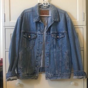 SALE ⭐️ Levi’s oversized jean jacket